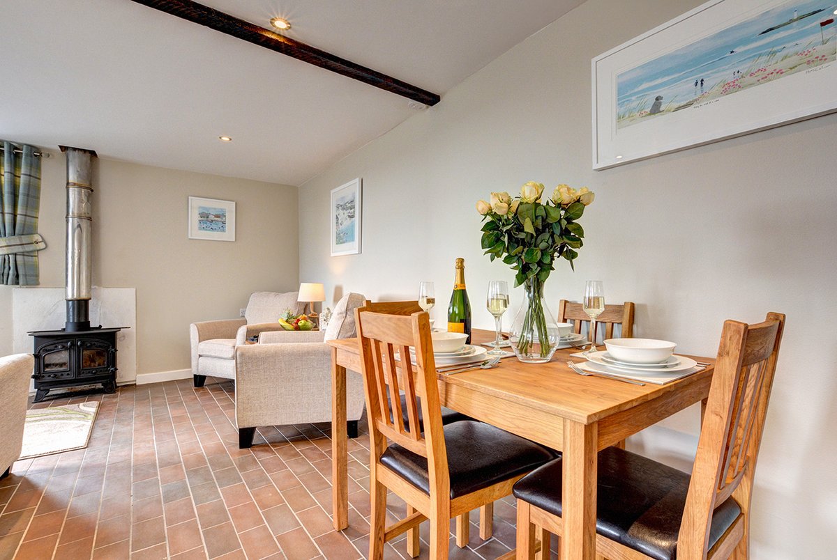LATE AVAILABILITY – Week commencing 4th June! Just in time for the Royal Cornwall show! Penrose Burden  Butterwell (sleeps 4), luxurious Cornish cottage, Ideal location! So, what are you waiting for? To #BookDirectToday go to penroseburden.co.uk or call on 07788 605111
