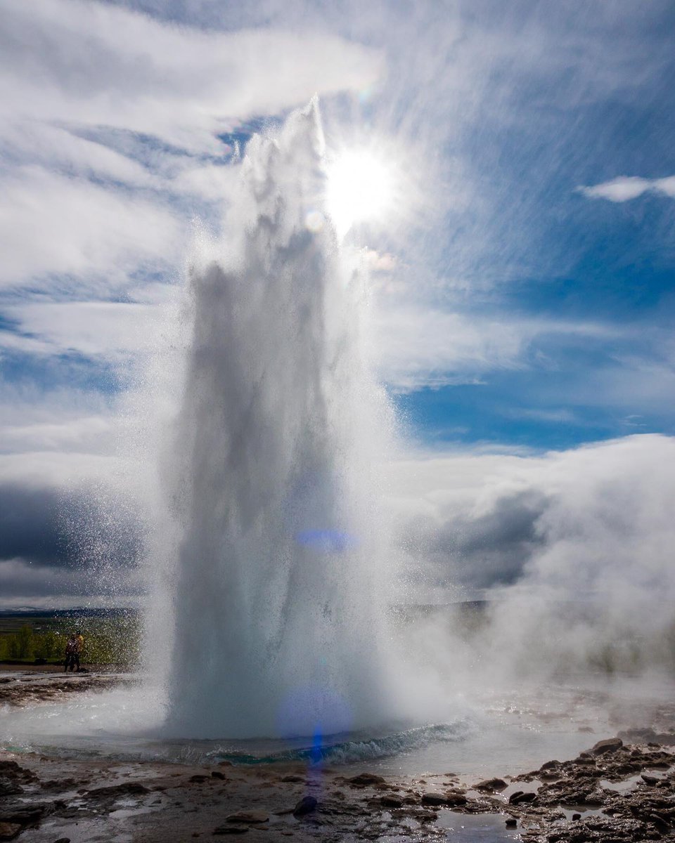 When you visit Iceland this summer & drive along the Golden Circle, don't miss out on our most famous geyser Strokkur!💧 It typically erupts every 5-10min. #iceland #icelandprotravel #geyser #strokkur #nature #hotspring #geothermal #bestoficeland #mustsee #goldencircle #roadtrip