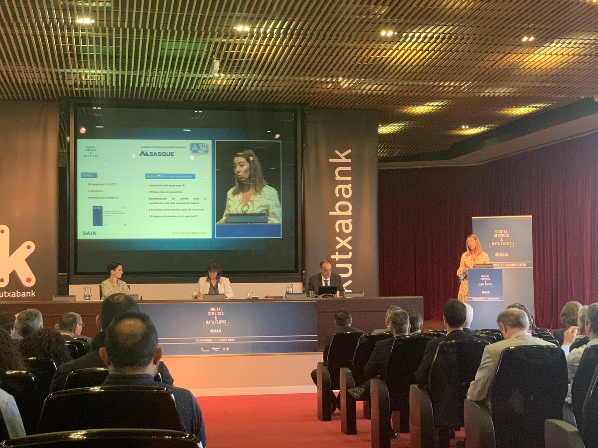 ClusterGaia's tweet photo. Elena Zarraga, presidenta, realiza los comentarios a la memoria de actividades 2021 y plan de gestión 2022. Participan presentando las Alianzas: @Cybasque, #IoTBasque, #EiBasque, #AIBasque, y los Comités de Electrónica Ingenería&Consultoría y TIC
#asambleagaia https://t.co/Jnhuq8VxLT
