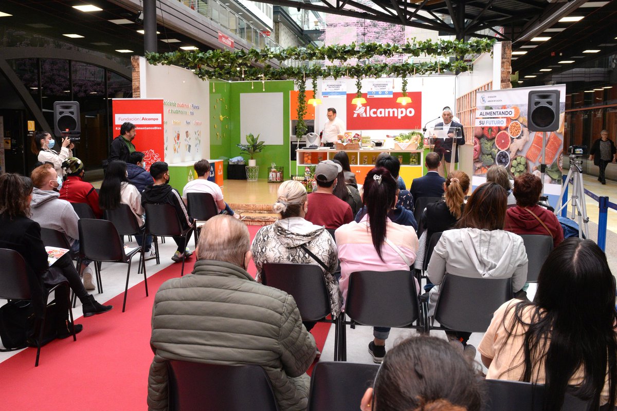 Esta mañá contamos na cociña de Área Central coa presentación do proxecto "Alimentando o seu futuro", un programa da Fundación Alcampo e de <a href="/AmigosdeGalicia/">Fundación Amigos de Galicia</a> que busca inculcar hábitos de vida saudables para loitar contra enfermidades alimenticias.