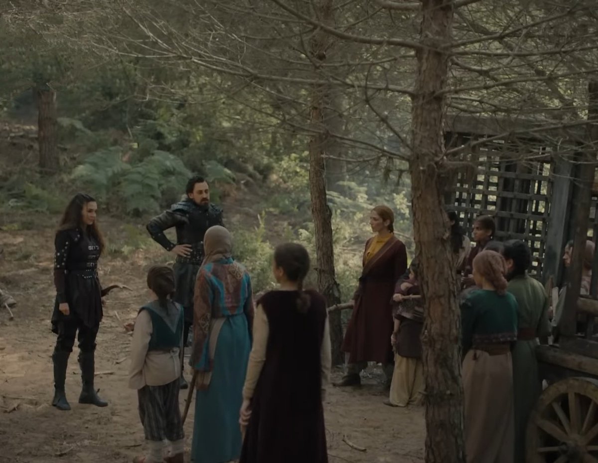 Akkız Ve Batuga müslüman kadınları kurtarıyor #Destan #Akkız #CiftbaslıKurt #ebrusahin #EdipTepeli