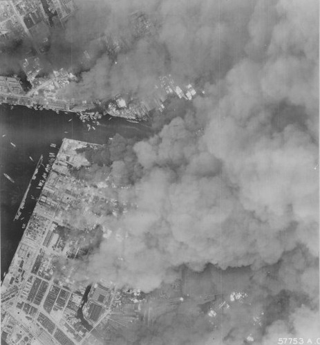 ww2explained's tweet image. #OTD June 1st, 1945: Osaka, Japan burning during an American battle raid
#WW2 #WW2Explained #History