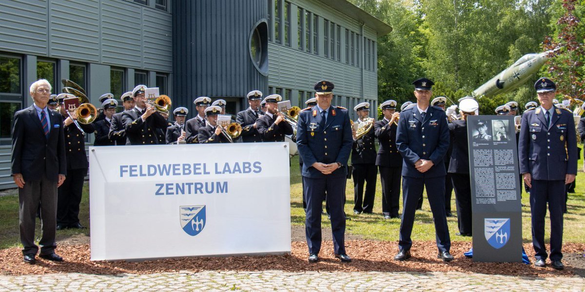 JuedischeOnline's tweet photo. In Erinnerung an Karl Laabs: Der Feldwebel rettete 100 Juden das Leben – jetzt ist ein Lehrsaalgebäude der Jürgen-Schumann-Kaserne nach ihm benannt worden. @bundeswehrInfo @BMVg_Bundeswehr @Team_Luftwaffe https://t.co/dSWivYOWS1 https://t.co/FaAacmcw1x