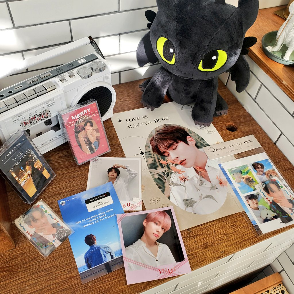 Haiyan_5ce's tweet photo. 꽃 나눔 이벤트는 처음인데 이렇게 좋은 날에 꽃까지 받으니까 더 좋네요🥰 짱이스 짱리더 짱준희 생일 너무너무축하해❤💘 이벤트 열어주셔서 감사합니다!☺️ @UNBOUND602

#사랑은_언제나_준희에게 https://t.co/bwoToPcAvj