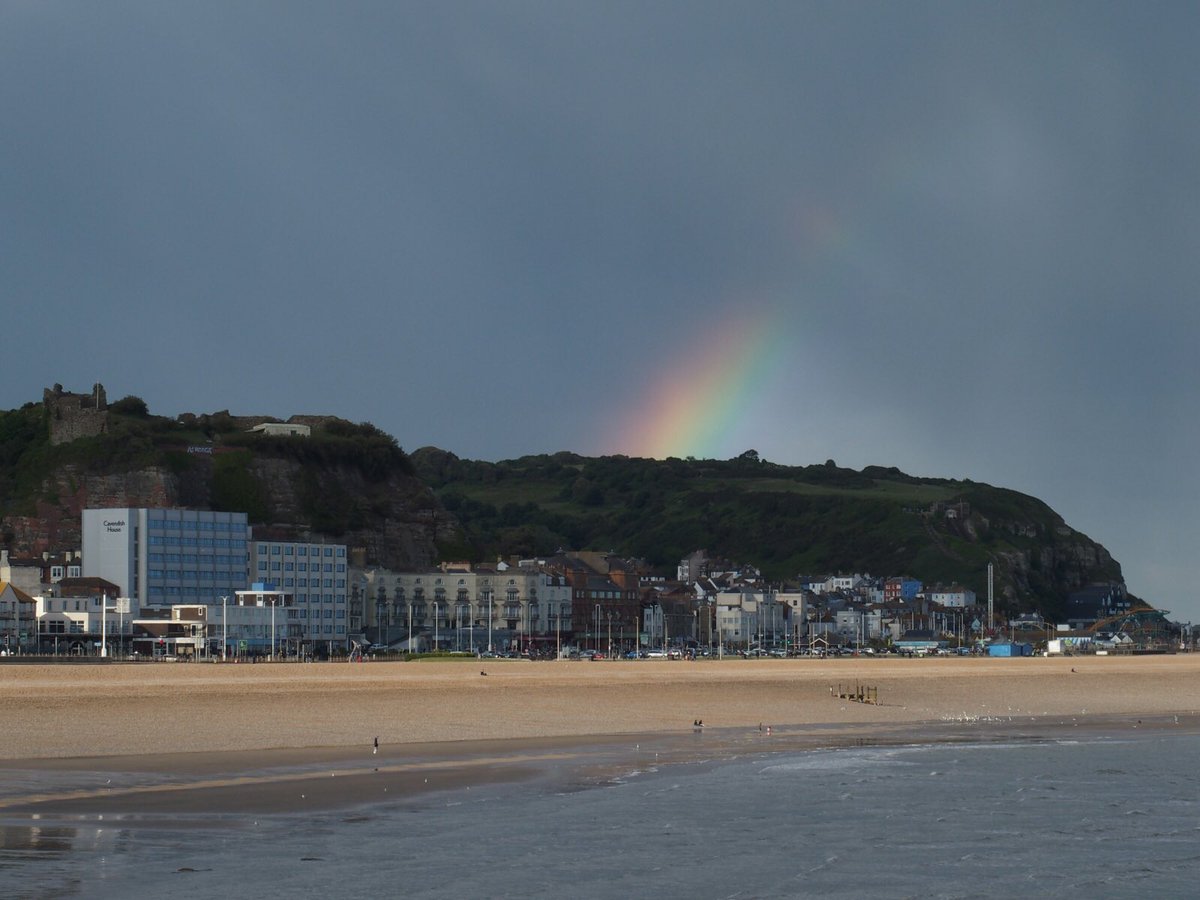 Charles Bowley tweet media