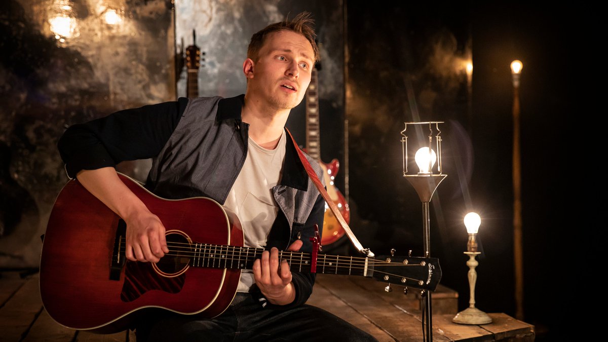 Review: ★★★★★ for The Lion at Southwark Playhouse bit.ly/3zbikyl