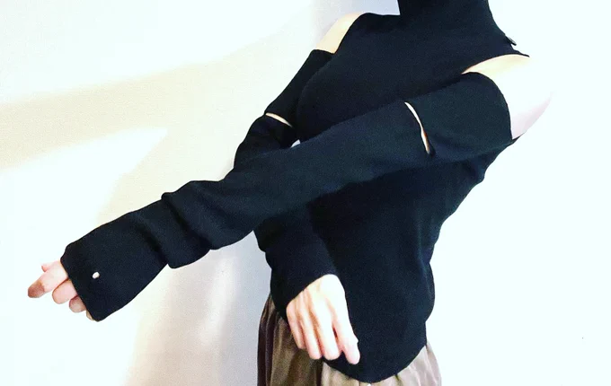 MM6 Maison Margielaのこのタートルネック、首のシルエット最高にシャープだし3パターンくらい変形するしYOOXで¥68000が64%オフになってて今なら更にそこから20%オフだから¥19120みたいだよ。(回し者ではない) 