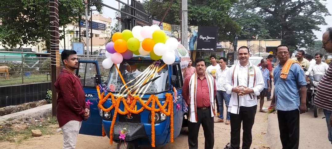 amarendrajspur's tweet photo. #Area_Programme
ଜଗତସିଂହପୁର ସଦର ମହକୁମା ସାନବଜ଼ାର ଠାରେ ଗ୍ରାମୀଣ ସୁଦ୍ଧ ଗୋ ଦୁଗ୍ଧ ଏଟିଏମ୍ କୁ ଉଦ୍ଘାଟନ କରିବା ଅବସରରେ .... https://t.co/083HIUUMls