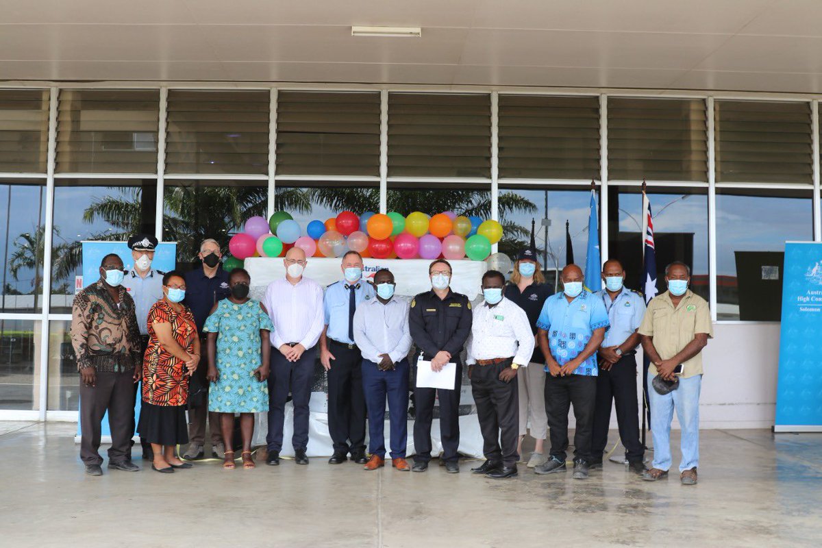 AusHCSols's tweet photo. After the long #COVID19 shutdown, 🇸🇧 will open its international borders on 1 July. 🇦🇺 Border Force is providing three x-ray machines to help 🇸🇧 border agencies get this vital job done, stepping up 🇸🇧’s capacity to detect contraband items and biosecurity risks. 🇸🇧🤝🇦🇺 https://t.co/Nk0fuXK7hC