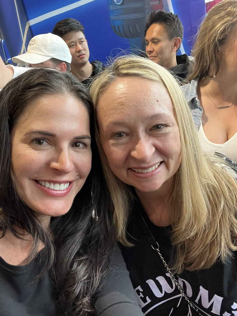 laurareckmeyer's tweet photo. Was super fun meeting you Nattywife (@natlangford) + Monika Dawn (@monica_dawn) also with @veirdfishes, all 💕 @FlowerGirlsNFT Thank you for the smile and wave @EvaLongoria (missed my face in the photo, ooops!) And @YKarkai thank you for all that you do for @worldofwomennft https://t.co/CMMXaOOx6y