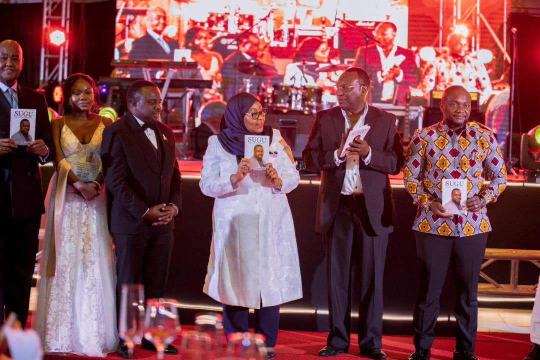 ChrissFundi's tweet photo. Gaidi akiwa na raisi kamanda #Sirro unajiskiaje kwa sasa wafuasi wa mwendazake kuna mda mnakuwa na matatzi sana https://t.co/yOCtjhopc7