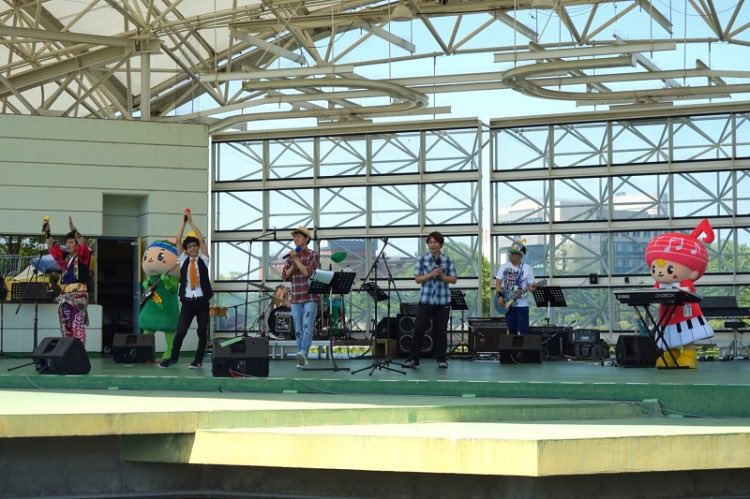 Ryu_LOGiC's tweet photo. #運命の出会いに花を！！
@unmeinodeaini 
まさに名の通り、たくさん出会いがあり
あっという間な時間でした✨
斉藤シラベ氏が様々に動きして
出会って繋げあって
みんなでつくりあげた一日
あたたかさから学びまで
全てのきっかけをくれた✨
遠くからも来てくれた皆
全てにありがとう😌 https://t.co/IwdRPHkwsH