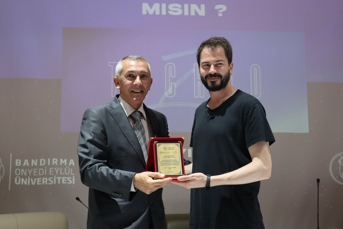 kupelicagri's tweet photo. Pazartesi günü Bandırma 17 Eylül Üniversitesi'nden @banuset in daveti ile Techno Z etkinliğinde "Kişisel Öğrenme Ağı" üzerine bir konuşma yaptım.
Organize eden tüm arkadaşlara çok teşekkür ederim. Harika bir etkinlik ve unutulmaz bir gündü benim için.
#merak #technoz https://t.co/u3ScEhEjlh