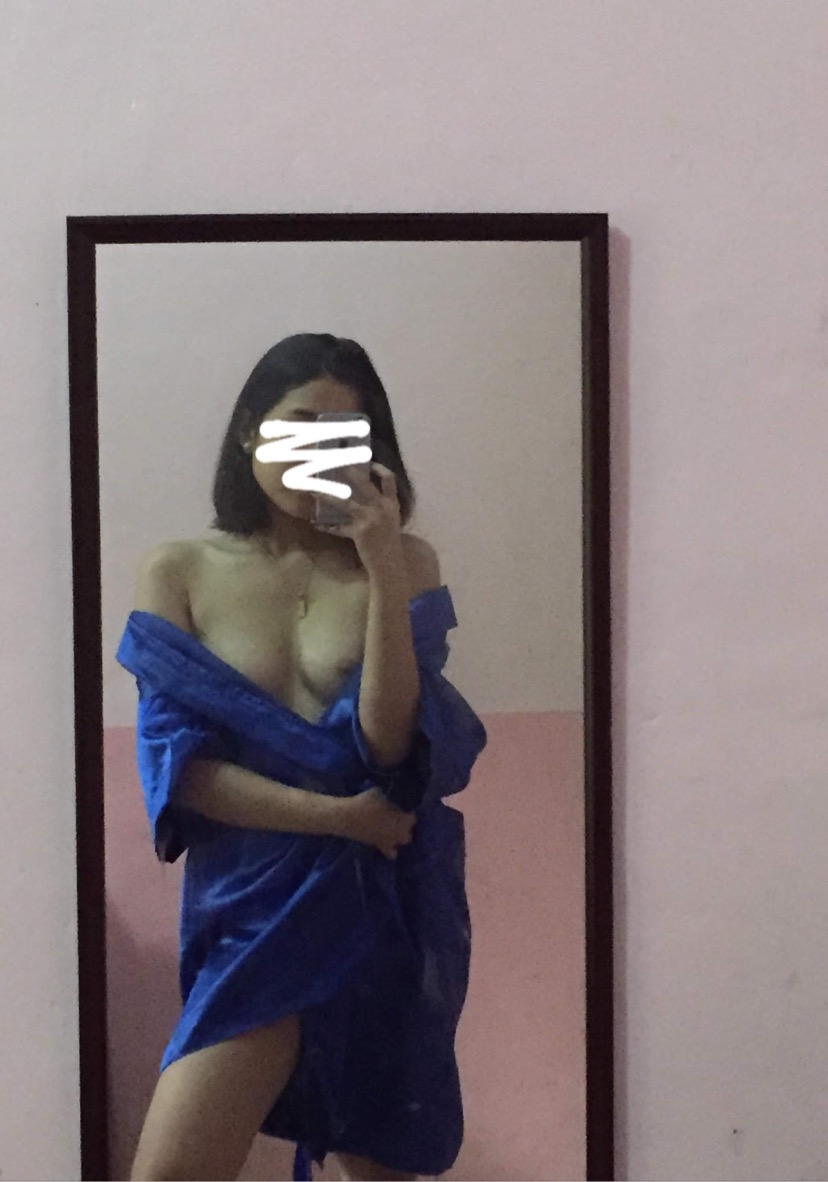 SofieHorny's tweet photo. Wanna fuck me up?

Been trying to find a good daddy but i guess no luck.

Follow and retweet for a free nude♥️ https://t.co/335XXmgd23