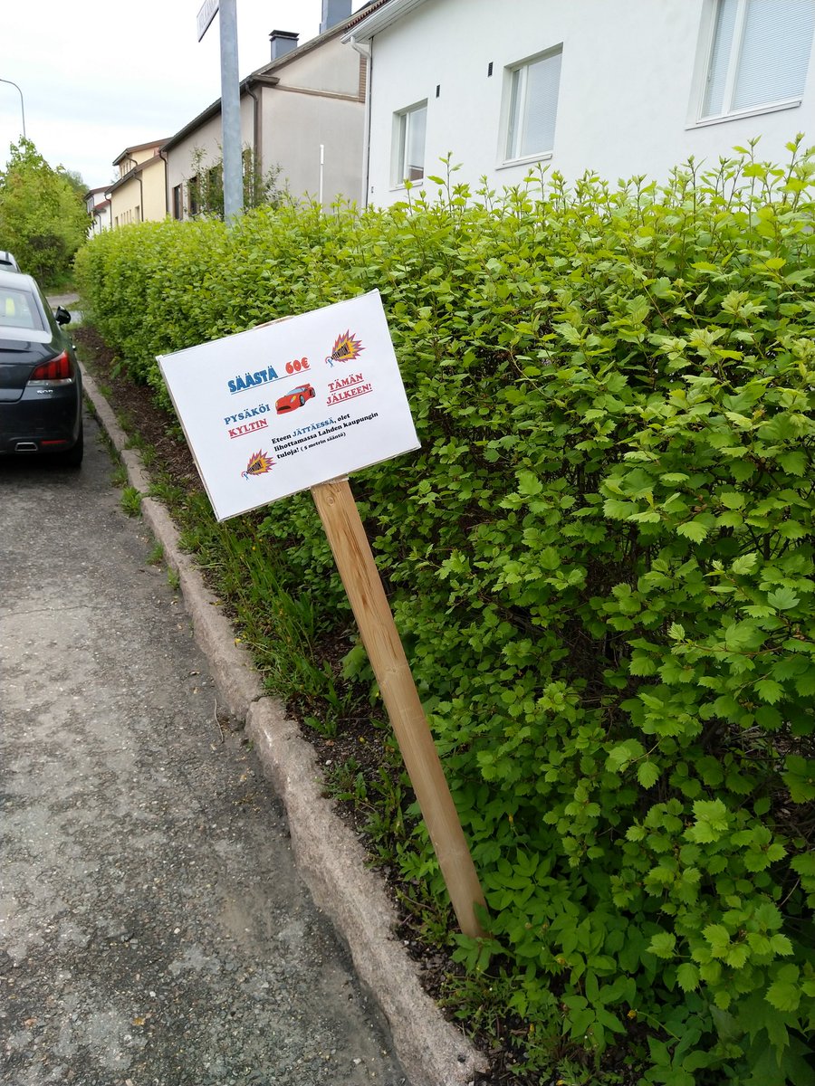 Tätä on lahtelainen vieraanvaraisuus parhaimmillaan! Naapurusto huolehtii, että <a href="/LahtiKymp/">LahtiKymp</a> ei joudu ylimääräisiin hommiin... #lahti #pysäköinti