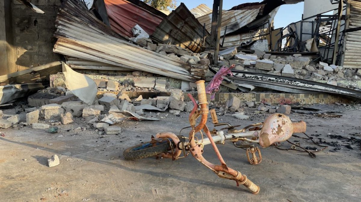 .<a href="/amnesty/">Amnesty International</a> report finds #Myanmar military committed war crimes &amp; likely crimes against humanity in Karenni &amp; Karen, through indiscriminate air &amp; ground attacks, extrajudicial executions, torture &amp; looting. bit.ly/3M9W4rs

✅Amnesty Int calls for comprehensive arms embargo