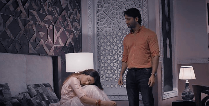 aparnatarakhere's tweet photo. Chup chap khaana khalena

The care &amp; concern his voice held while trying to convince her to move on from whatever happened and have dinner..  

Also, why so soft Kanhaaa😭❤

#WohToHaiAlbelaa #KriSa
#ShaheerSheikh #HibaNawab https://t.co/bbL8xdhOpJ