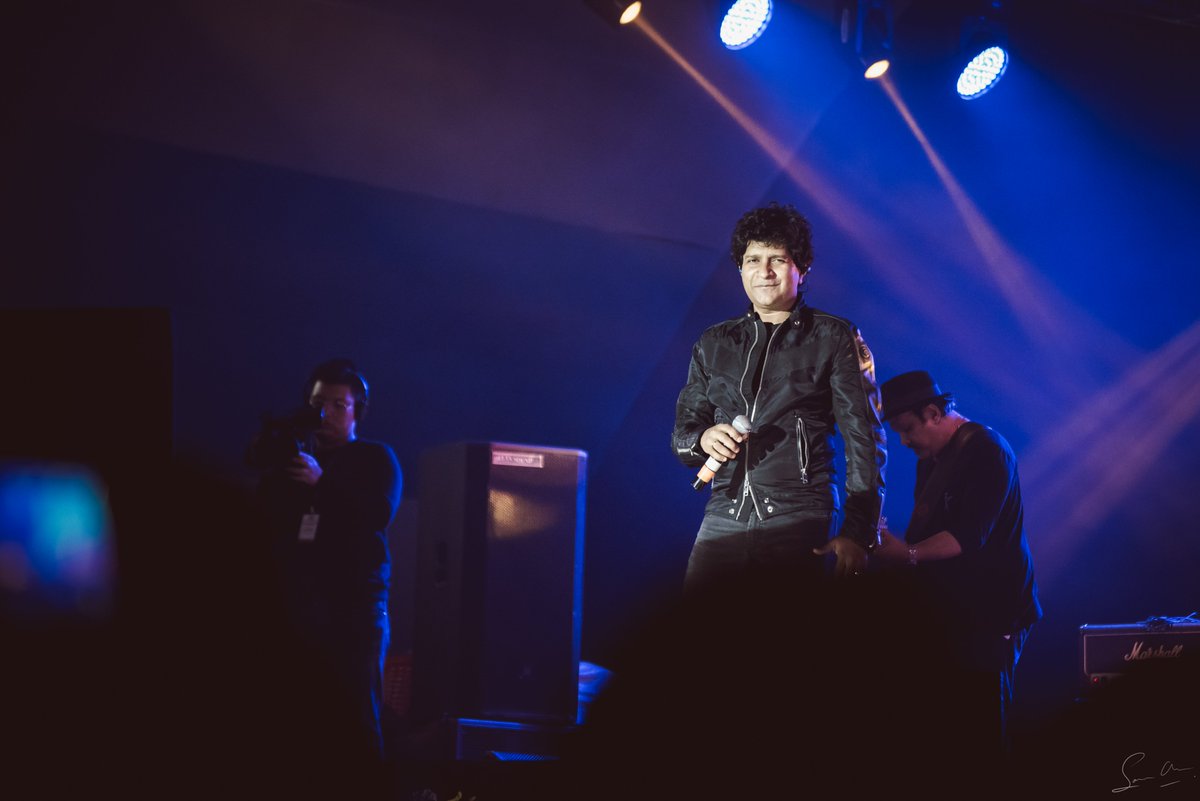 SouravTheSpeed's tweet photo. Rest in Peace to the legend 
Few moments of KK performing in KKnight - Silchar Medical College - 50th Anniversary
25-January-2018
#KK #RestInPeace https://t.co/LIk56XNNYd