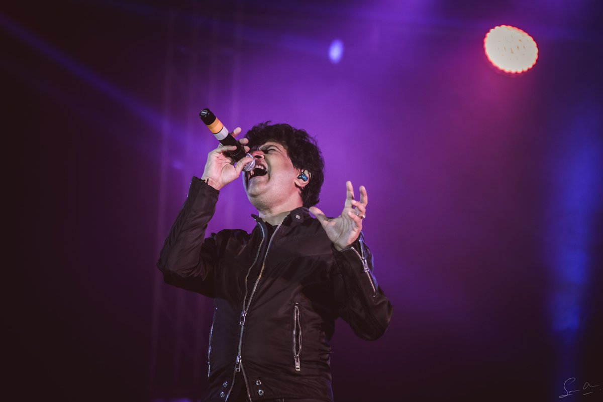 SouravTheSpeed's tweet photo. Rest in Peace to the legend 
Few moments of KK performing in KKnight - Silchar Medical College - 50th Anniversary
25-January-2018
#KK #RestInPeace https://t.co/LIk56XNNYd