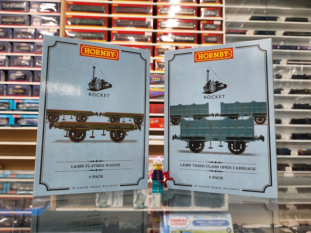 hearnshobbies's tweet photo. The lovely Hornby flat and open carriage packs are here to suit the Stephenson's Rocket.

Available in-store and online:
https://t.co/0070KbG8Ei
https://t.co/UIMAukHL1u

#Askhearns #hobbies #hornby #l&amp;mr #stephensonsrocket #railway #train #locomotive #carriage #ho #oo https://t.co/W47ZWZeDOg