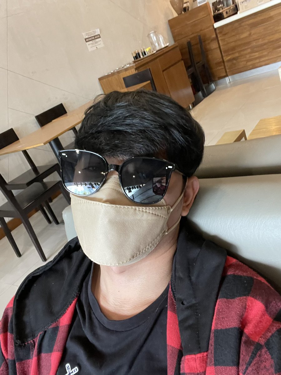 EdlesterV's tweet photo. Smiling behind the mask 😂 #metime https://t.co/JmKryHe9u1
