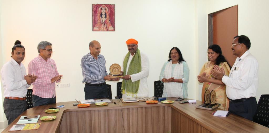 DrVijayTiwariJi's tweet photo. Signed a MoU for creating #IECSME_KamdhenuChair at @MGUGOfficial for creating 60,000 Self Employed CEOs' with investment plan of ₹100,000 Cr for Rural Uttar Pradesh &amp; linking it with Philosophy of #MahayogiGorakhnath

@PMOIndia @CMOfficeUP
@Dm_Gorakhpur @AdgGkr @GorakhnathMndr https://t.co/e2mDd3IQ6x