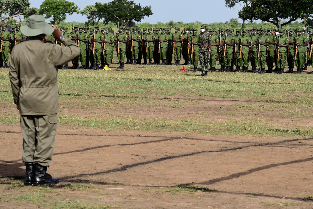 StateHouseUg's tweet photo. President @KagutaMuseveni officiating at the pass-out of #UPDF personnel at Olilim Training School.
The trainees successfully concluded a 6 months basic military training program and were drawn from all regions of the country. https://t.co/R6V1LZMl2v