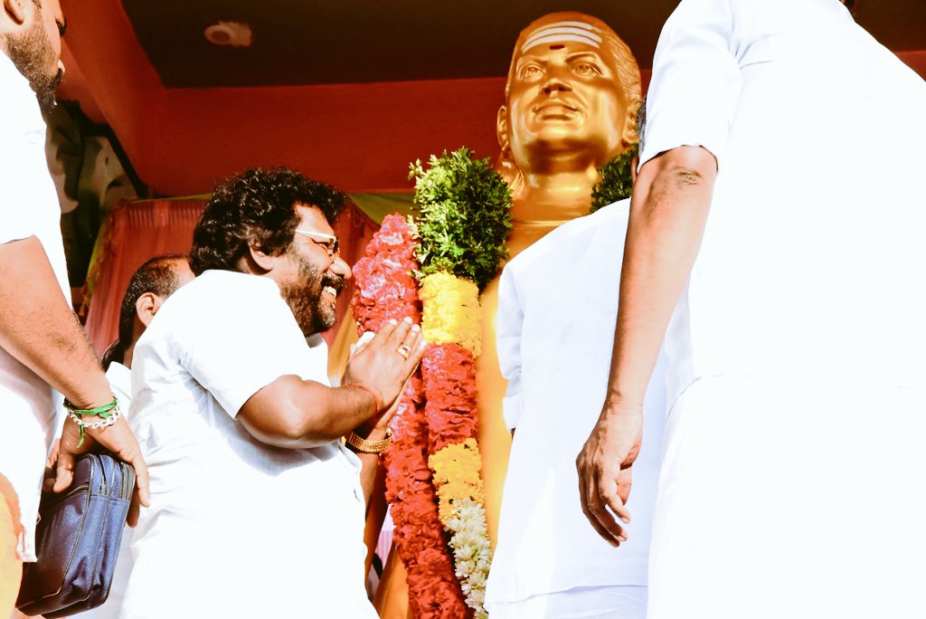 mukkulathor_off's tweet image. திருவாடானை பேருந்து நிலையத்தில் பசும்பொன் முத்துராமலிங்கத்தேவரின் திருவுருவ சிலை திறப்பு விழாவில் திருவாடானை தொகுதியின் முக்குலத்து வரலாற்று நாயகன் முக்குலத்தோர் புலிப்படை கட்சியின் தலைவர் அண்ணன் சேது.கருணாஸ் தேவர் Ex.MLA மற்றும் கட்சி நிர்வாகிகள் கலந்து கொண்டனர்.

@karunaasethu