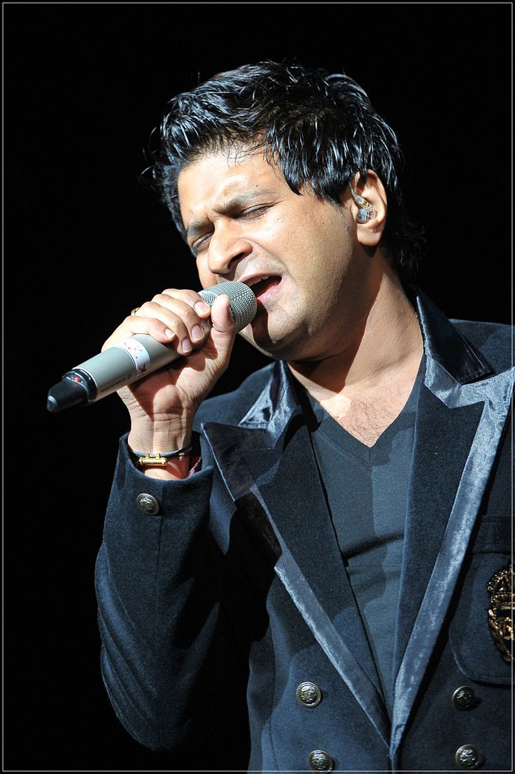 sameerpdixit's tweet photo. The evergreen voice of 90's will never be forgotten because your voice still resonates in our minds. We love you KK. 

Its too heartbreaking to say but RIP Legend 💐

#singerkk #singinglegend #music #bollywoodsongs https://t.co/dycXyXEKDe