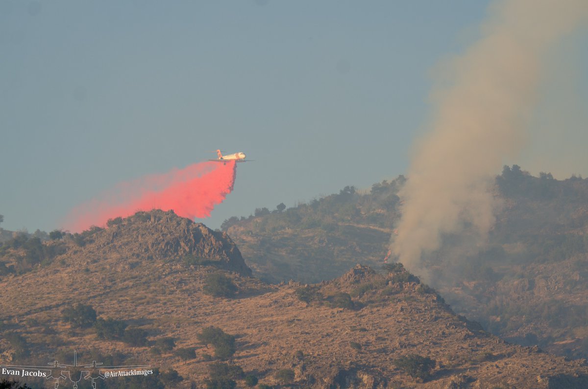AirAttackImages's tweet photo. The airshow had a heavy presence with up to 7 tankers and 2 helicopters working the fire at a time.  Firefighters will work through out the night to keep the #OldFire from growing more. https://t.co/2ItgNtoR1A