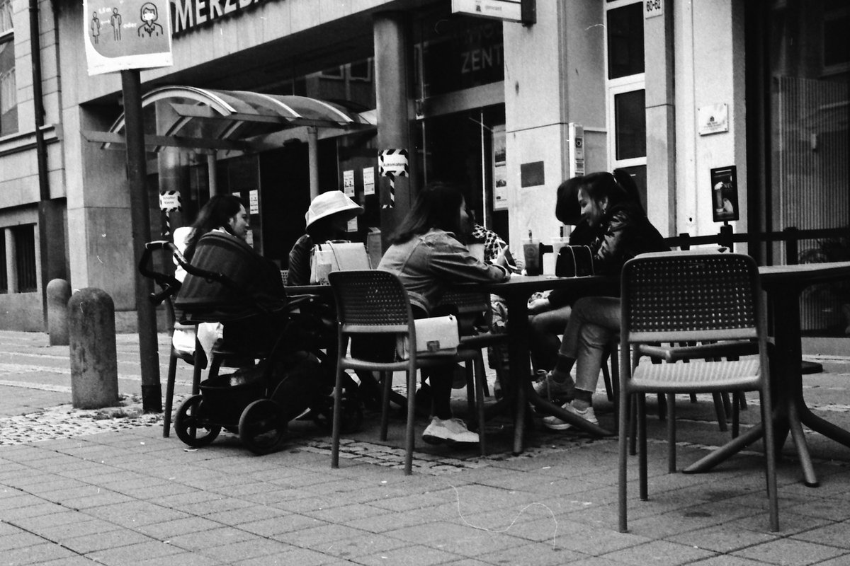 „Top4 of my walk in Kiel”

Leica M2
Voigtländer 50mm f1.5
Kodak TX-400

#fineartphotography #leica #leicaphotography #35mmfilm #bnw #blackandwhitephotography #blackandwhite #filmphotography #monochrome #street #streetphotography #citylife #documentary