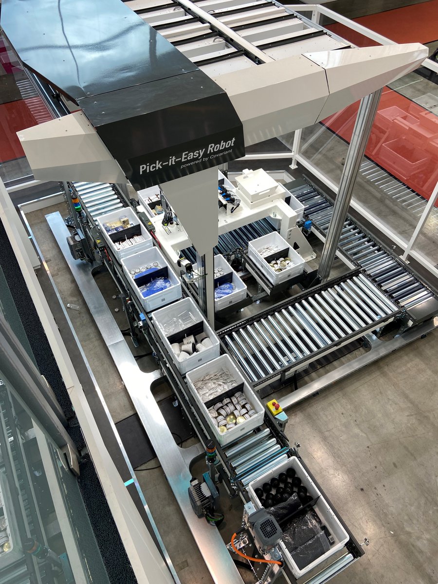 KNAPP_AG_de's tweet image. Live from LogiMAT, we present our cool technologies like our intelligent Pick-it-Easy Robot. Everything’s in good hands thanks to robots with AI. Find out more on our stand B05 in hall 3. #makingcomplexitysimple #valuechaintechpartner #pickiteasyrobot #poweredbycovariantai