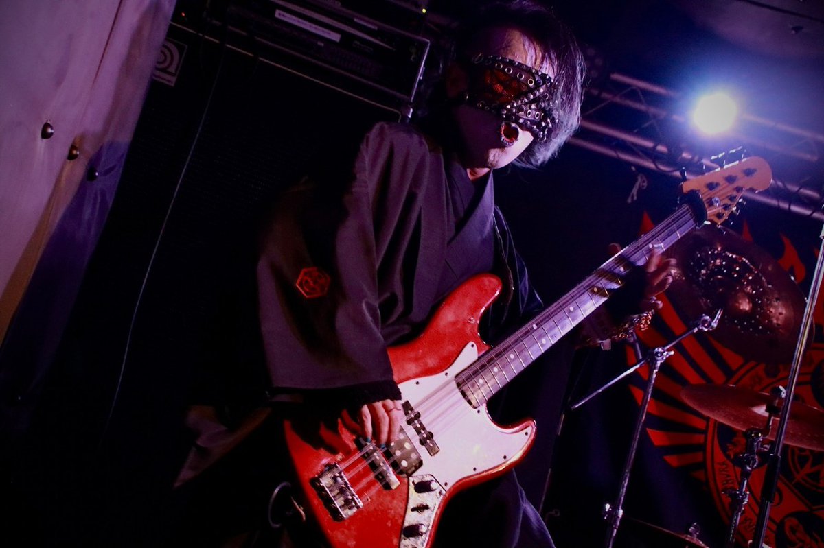 kyoushow_ashura's tweet photo. 髪フッサフサ。
うぇーい✋👹
#シン・狂咲鬼翔
#8stringbass https://t.co/Nlc6Ep9kDI