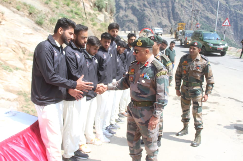 Whiteknight_IA's tweet photo. #WKPL
#whiteknight50
Kishtwar Knight Riders, selected team to represent #Kishtwar District in WhiteKnight Premier League was flagged of today by #IndianArmy and District Sports Officials. We wish the team success in tournament.
@Whiteknight_IA
@NorthernComd_IA https://t.co/totc1MU1HL