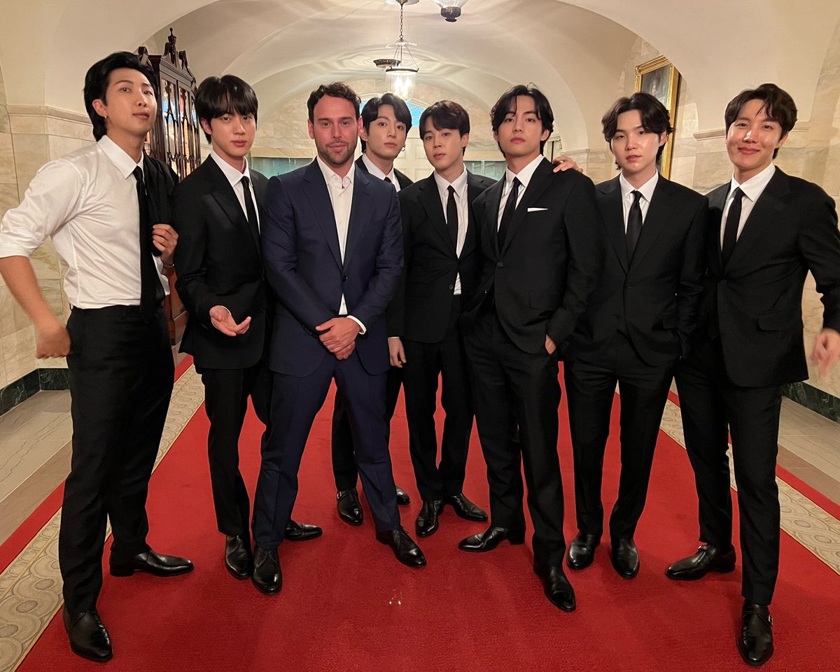 BIGHIT_INFO's tweet photo. 📸 BTS at the White House https://t.co/pczgSi1wZN