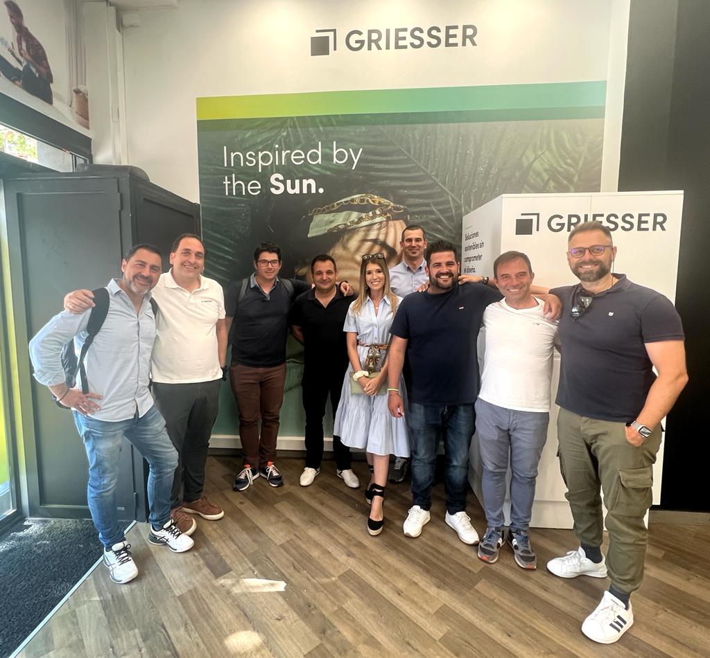 GriesserIB's tweet photo. ➡️Reunión de parte del #equipo de #GriesserES en el #Espacio #VentanasDirect de #Barcelona. 

#Jornada muy productiva repasando todas las #novedades y #actuaciones para lo que resta de año para seguir afianzando la #filial después de 15 años en #España.💪

#inspiredbythesun https://t.co/FRTsBR4BQh