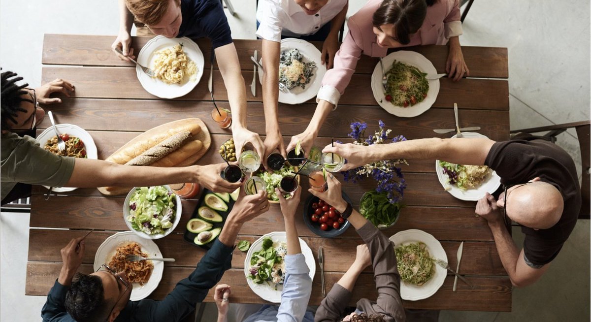 EatFooditude's tweet photo. Launching a company lunch programme benefits your employees  🙌 Here's how ⤵️

https://t.co/LyCzVJ6LEI

#workplacewellness #officeperks #officecatering https://t.co/IkXVRcPYYf