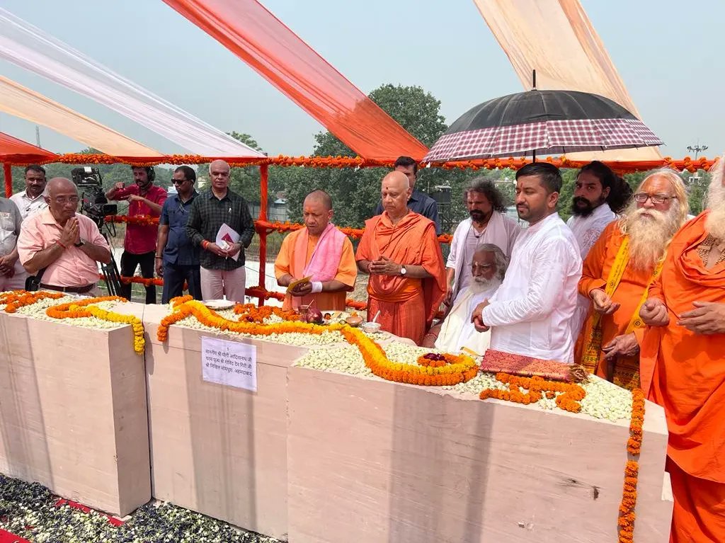 ShriRamTeerth's tweet photo. UP Chief Minister Shri @myogiadityanath ji performed Shila Pujan at the site of Garbha Gruha of Shri Ram Janmabhumi Mandir in Shri Ayodhya ji.

Pujya Sant, Members of the Trust and Govt officials were present on the occasion https://t.co/3CZUAx3S2v