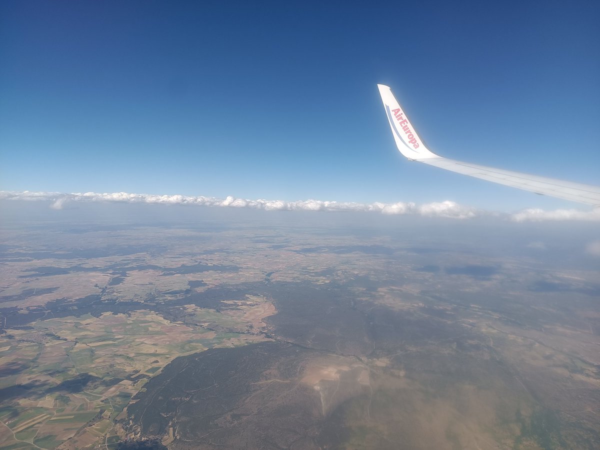 Exactamente en la frontera del cielo <a href="/AirEuropa/">Air Europa</a>