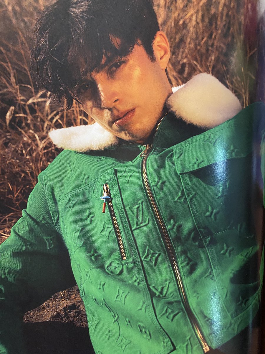 b_arklee's tweet image. MY NAME IS PRINTED ON A MAGAZINE WAHAHAHAHAHAHAH