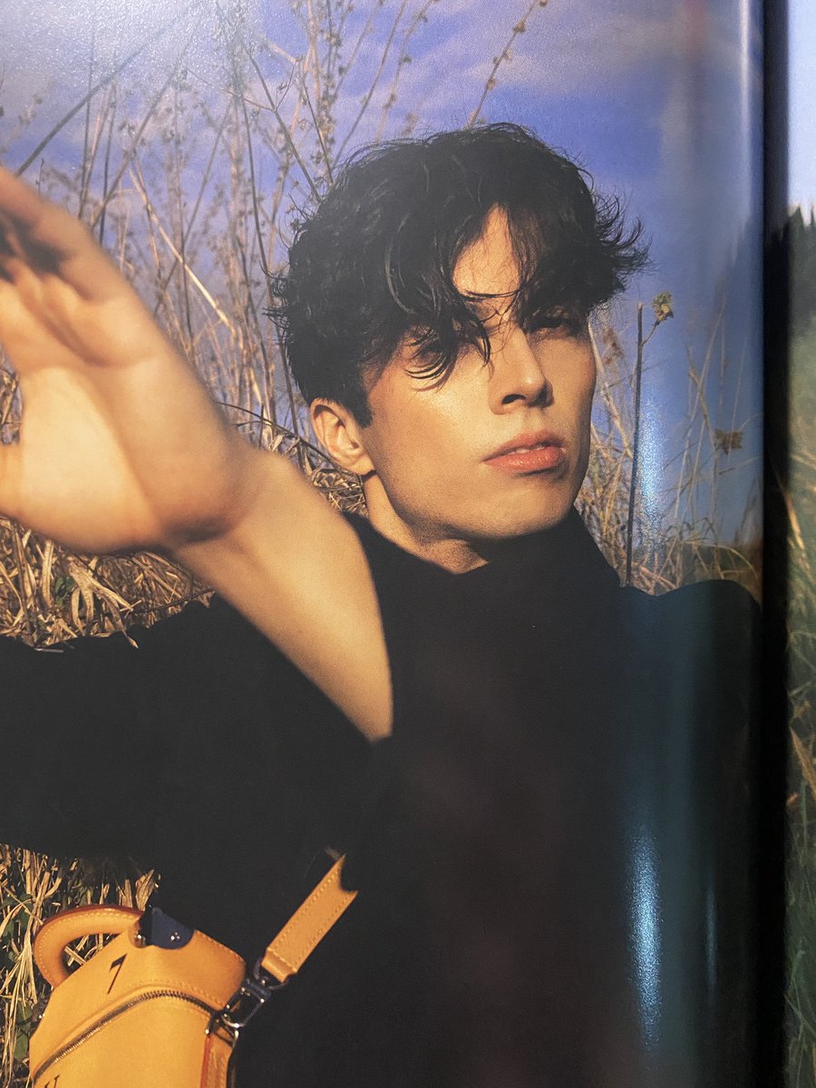 b_arklee's tweet image. MY NAME IS PRINTED ON A MAGAZINE WAHAHAHAHAHAHAH