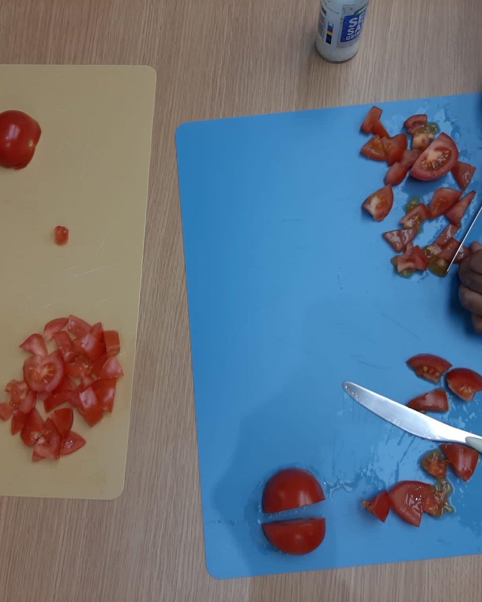 BeliftedN's tweet photo. Yesterday we had a great half term session in Edgware on fitness/nutrition ran in partnership with the wonderful @breadnbuttercic and managed by our brilliant @BevAujla the young people did some fitness and learnt about making healthy foods! Brilliant session! #barnet #edgware https://t.co/C94bKpwa18