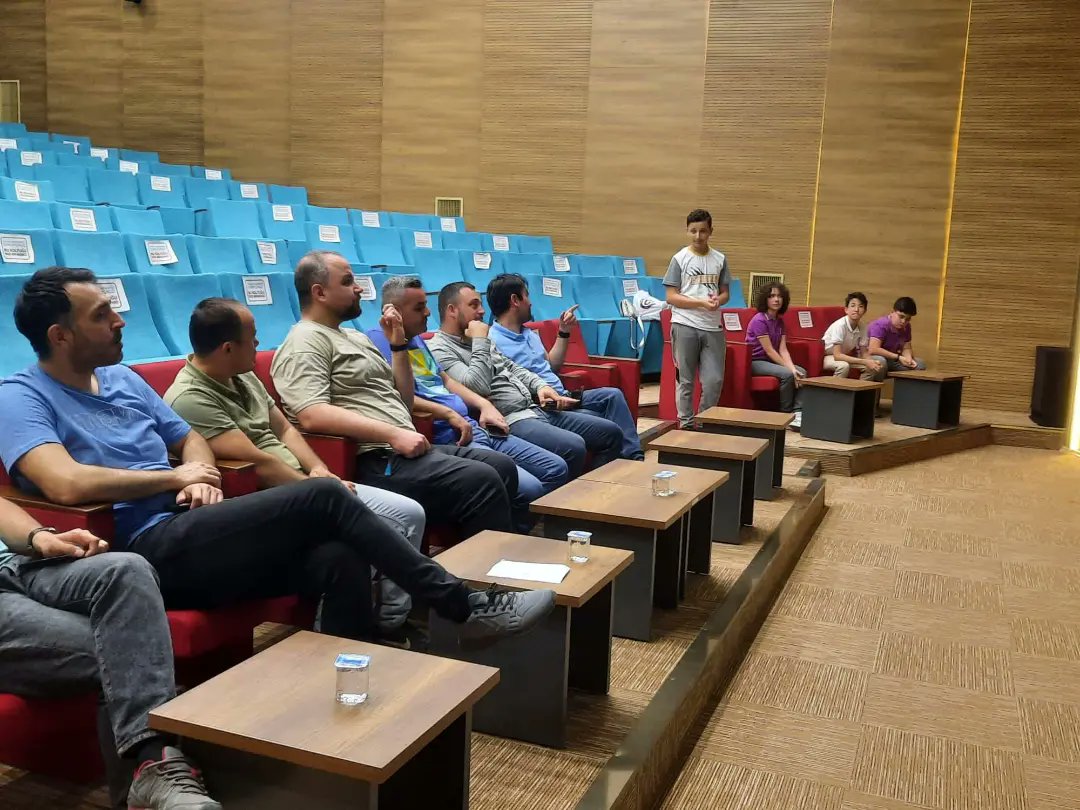 ugurkayseriokul's tweet photo. U-MakerFest yarışması takımımız UğurTeenPower proje sunumlarını Kaski ve DSİ ‘yi ziyaret ederek gerçekleştirdiler.
Güzel misafirperverlikleri ve önerileri için çok teşekkür ederiz. 🙏🏻💻⌨️🏅🏆
#UMakerFest
#UğurluOlmak
#UğurTeenPower https://t.co/HAzdcGvOJR