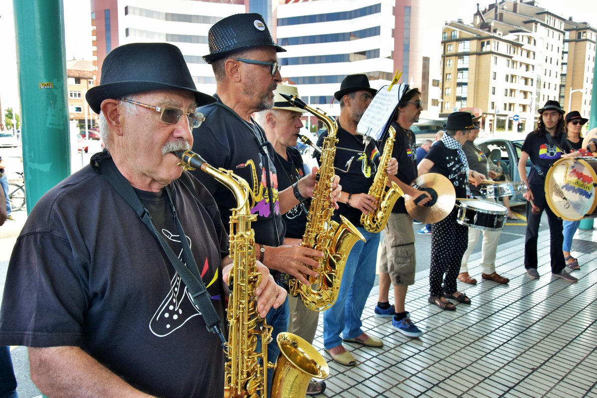 XXXV edición #SemanaNegra de #Gijón📚
 ⬛️Recuperar el tiempo perdido
La tarde del 8 de julio vamos a inaugurar la trigésima quinta edición, tras el protocolario corte amenizado por la Charanga El Ventolín, con una mesa redonda sobre filosofía dura...
semananegra.org/recuperar-el-t…