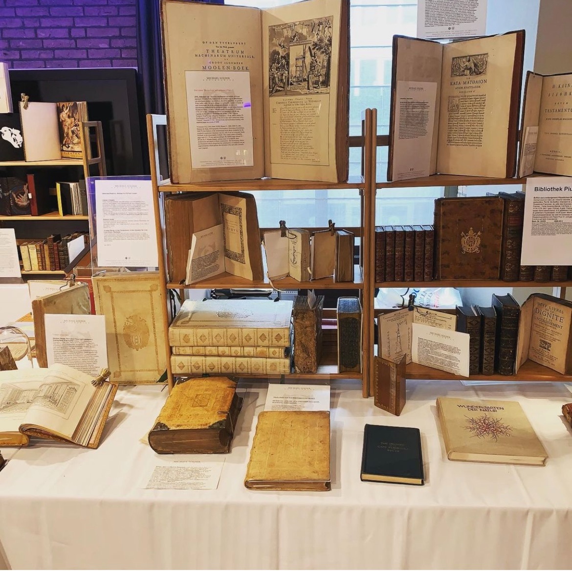 wilsberg's tweet photo. Only ten days to go:

#amsterdambookfair June 11-12, save the date! 
#book #books #bookfair #amsterdam #antiquariat #antiquariatsmesse #antiquariatsolder #salondulivre #NVvA @amsterdambooks @VDA_Antiquare @ILABRareBooks https://t.co/WKFidnFNQP