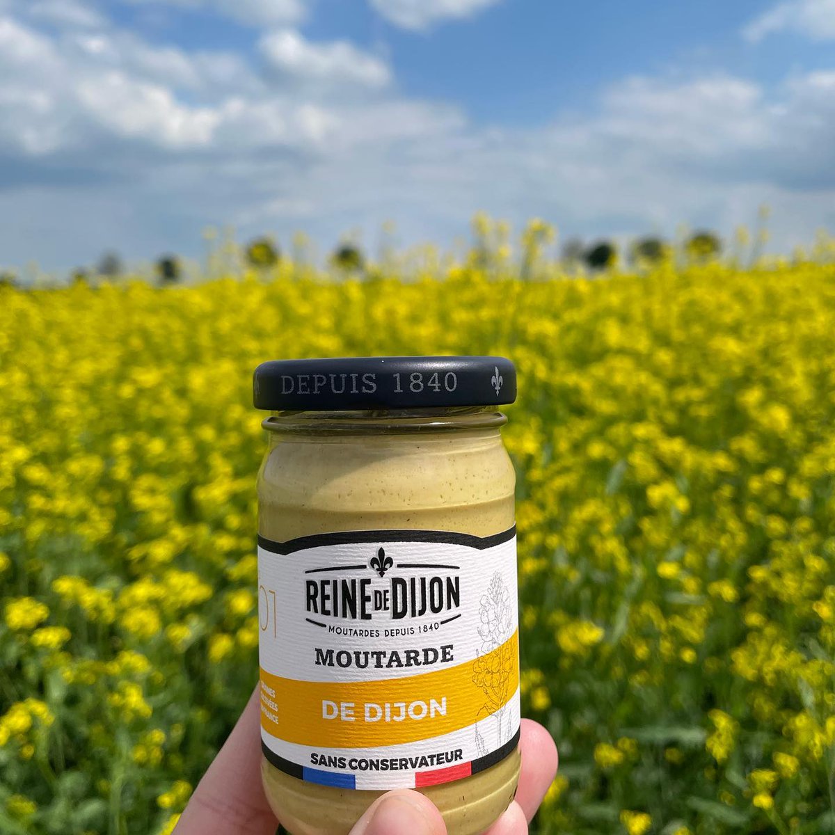 SdBourgogne's tweet photo. Êtes-vous touchés par la pénurie de moutarde ? 
Nous avons encore quelques parfums sur notre site, mais ne tardez pas à passer vos commandes ! 
#moutarde #pénurie https://t.co/0LX0nT2ks8