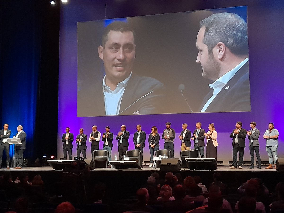 📢 Passation de pouvoir entre <a href="/vandaele_sa/">Samuel Vandaele</a> et <a href="/gaillot_arnaud/">GAILLOT Arnaud</a> et présentation du bureau de <a href="/JeunesAgri/">Jeunes Agriculteurs</a> où <a href="/chhaas67/">Christophe HAAS</a> représente la TEAM #JAGE 

Bravo à tous !