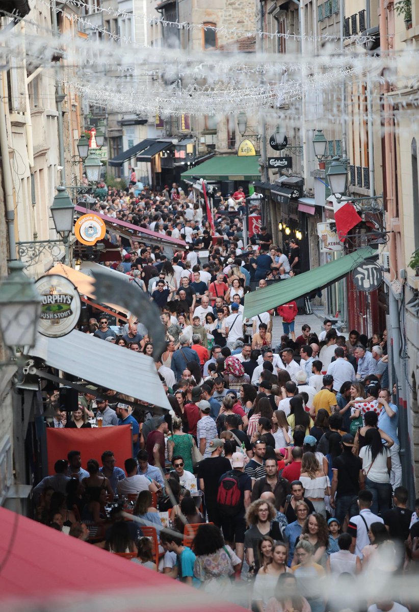 saint_etienne_'s tweet photo. [Fête de la Musique] Que du bonheur à Saint-Étienne ! La Fête de la musique est de retour ! Une chose est sûre les 18, 19 et 21 l’ambiance sera partout ! Programme sur https://t.co/neN3OsAjJO  #FDLM22 #SaintEtienne https://t.co/HeOlEqWeVi