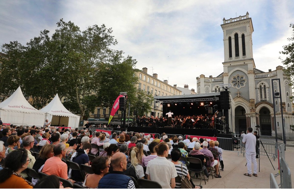 saint_etienne_'s tweet photo. [Fête de la Musique] Que du bonheur à Saint-Étienne ! La Fête de la musique est de retour ! Une chose est sûre les 18, 19 et 21 l’ambiance sera partout ! Programme sur https://t.co/neN3OsAjJO  #FDLM22 #SaintEtienne https://t.co/HeOlEqWeVi