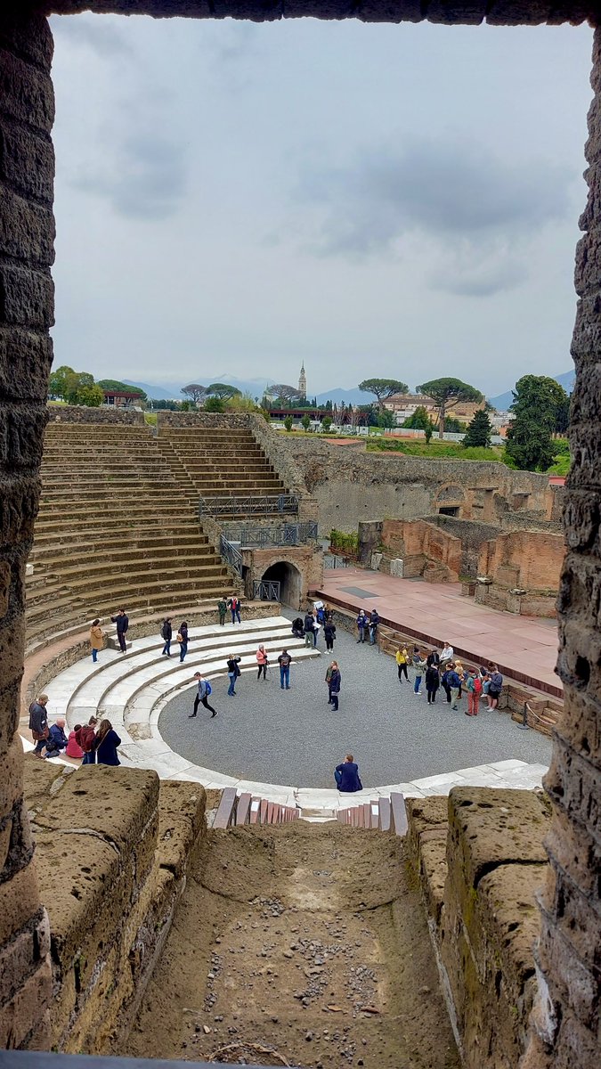 iManrik's tweet photo. La casa de Menander, la avenida principal, la casa del Fauno y el anfiteatro de Pompeya. https://t.co/SH5jZbT4qV